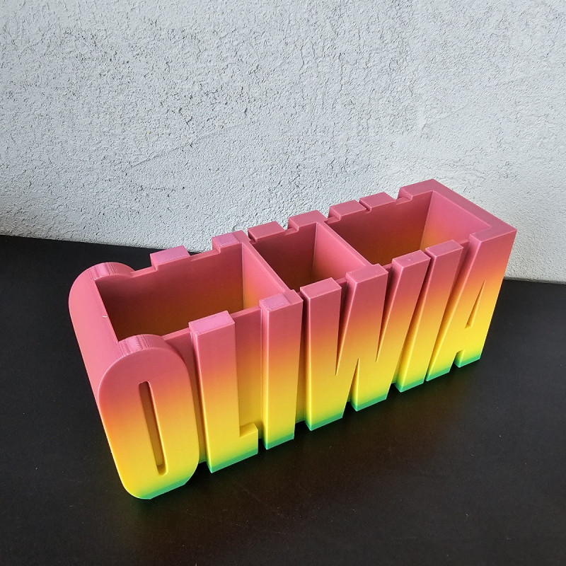 Organizer / piórnik na biurko z imieniem – personalizowany stojak na długopisy 3D